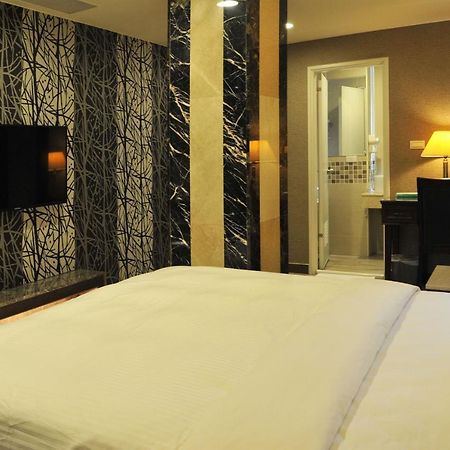 Maple Hotel Тайнань Экстерьер фото