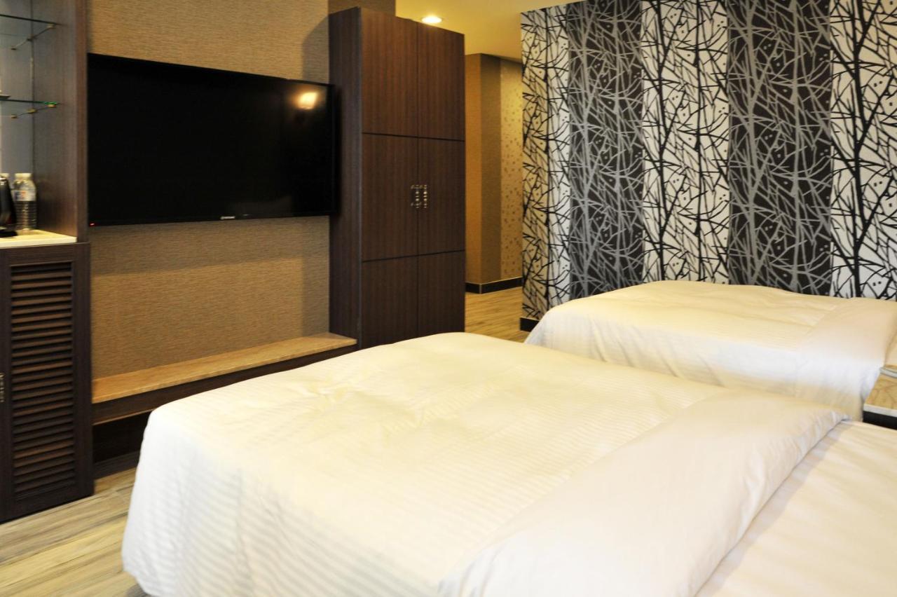 Maple Hotel Тайнань Экстерьер фото