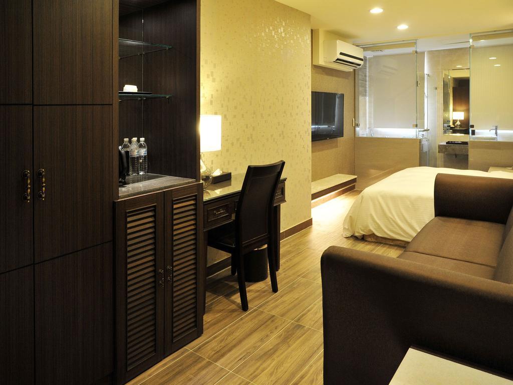 Maple Hotel Тайнань Экстерьер фото