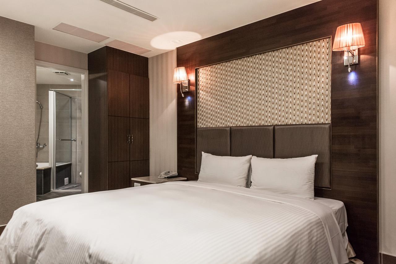 Maple Hotel Тайнань Экстерьер фото