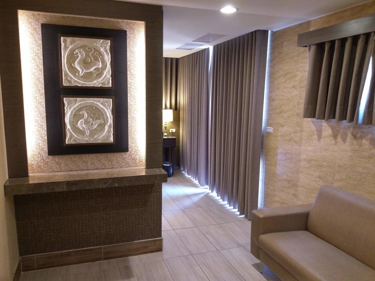Maple Hotel Тайнань Экстерьер фото