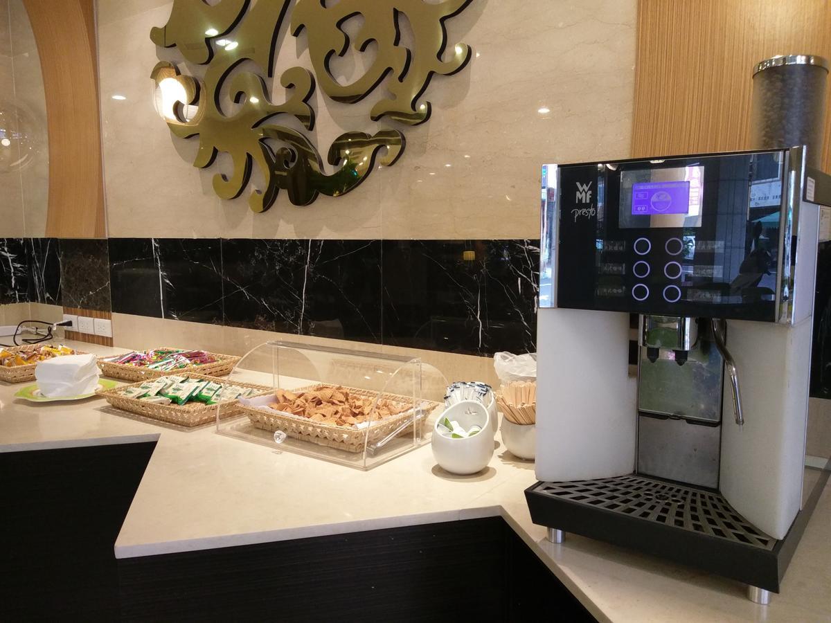 Maple Hotel Тайнань Экстерьер фото