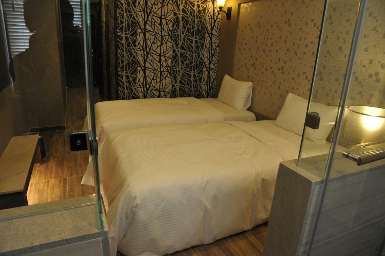 Maple Hotel Тайнань Экстерьер фото