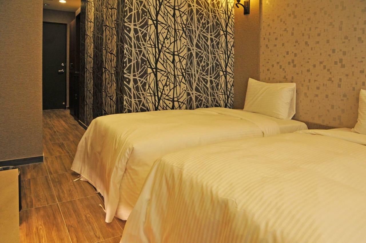 Maple Hotel Тайнань Экстерьер фото
